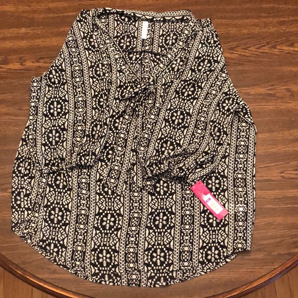 Xhilaration Tops - NWT Xhilaration 3/4 length blouse XXL
